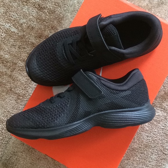nike revolution 4 velcro